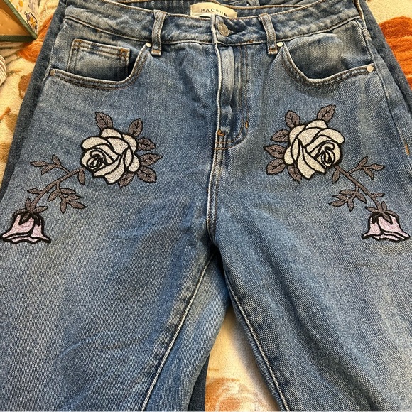 PacSun Floral Embroidered Mom Jeans - Picture 3 of 3